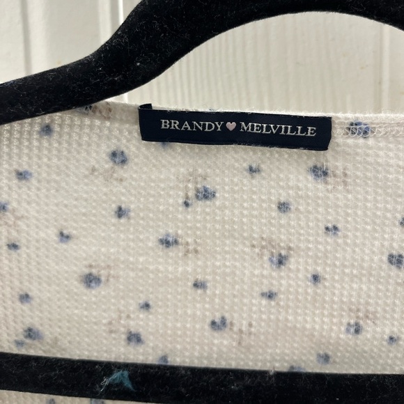 Brandy Melville Floral wrap top - Picture 4 of 10